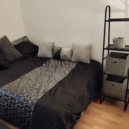 Parisian Vibes A Clichy Apartment Екстериор снимка